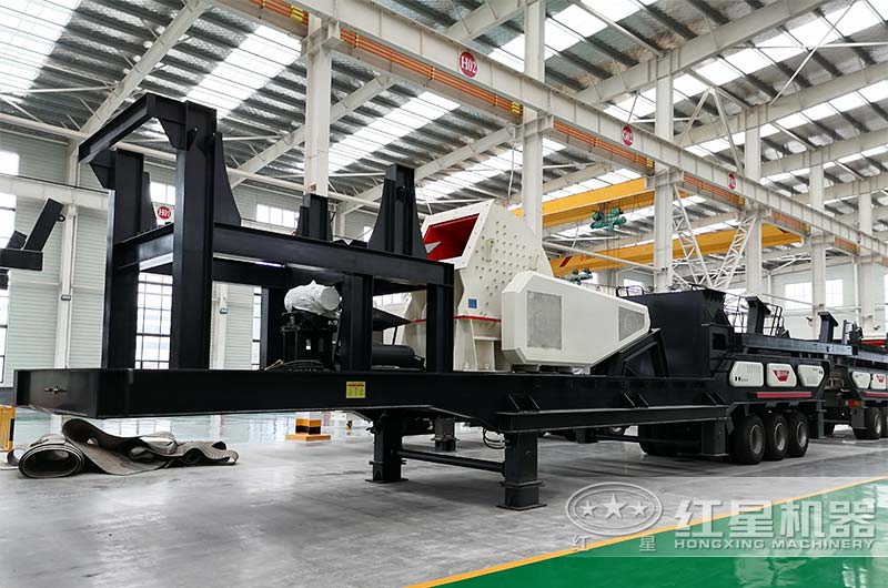 紅星機(jī)器移動錘破機(jī)廠家車間