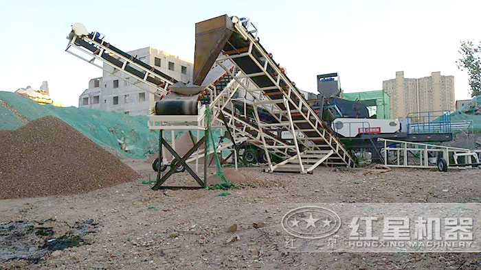 移動(dòng)破碎機(jī)搭載反擊式破碎機(jī)
