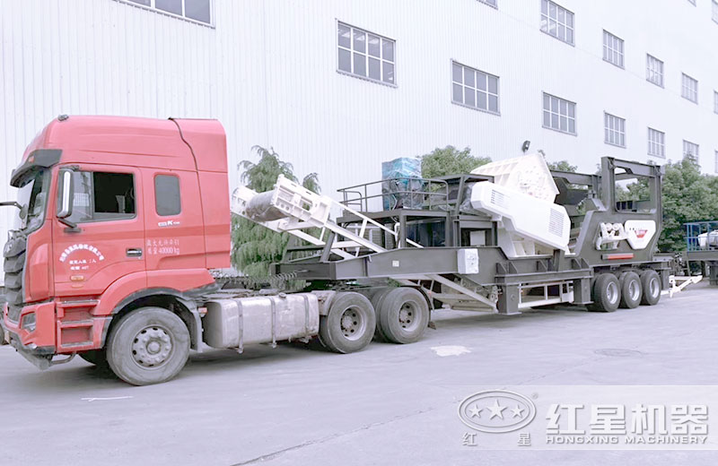 大型車(chē)載移動(dòng)式粉石機(jī)車(chē)頭牽引下行走自如