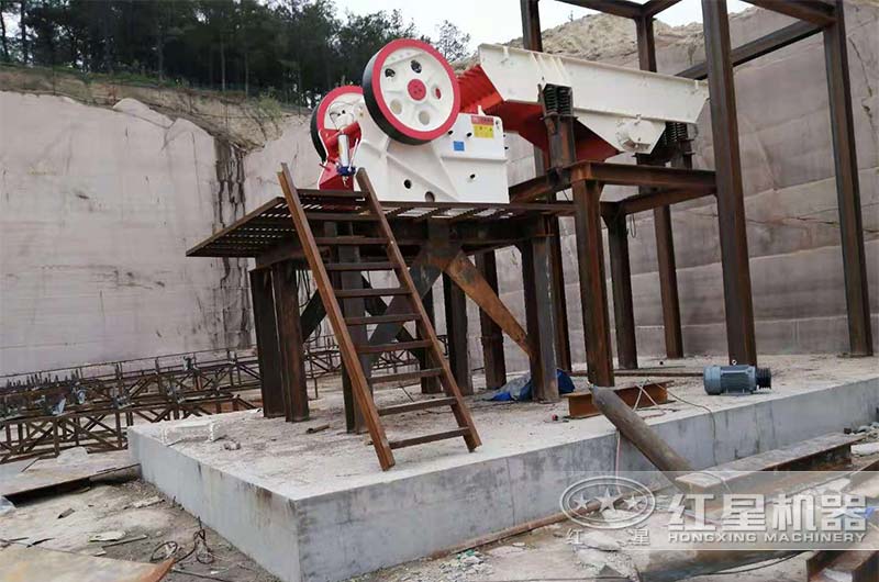HD德版顎式破碎機(jī)現(xiàn)場(chǎng)