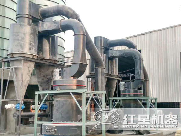 碳酸鈣雷蒙磨粉機(jī)現(xiàn)場圖