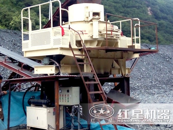 新型河卵石制砂機(jī)現(xiàn)場作業(yè)圖