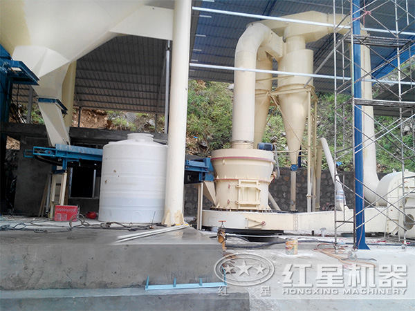 石灰石4525磨粉機(jī)作業(yè)現(xiàn)場