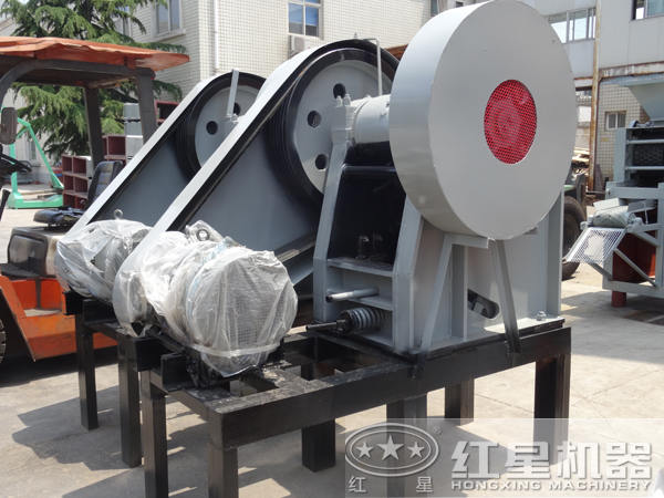 pe200-300側(cè)面圖，搭載7.5kw電動(dòng)機(jī)