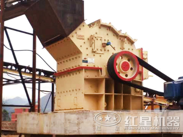 砂石廠石灰?guī)r1010細碎機現(xiàn)場作業(yè)圖