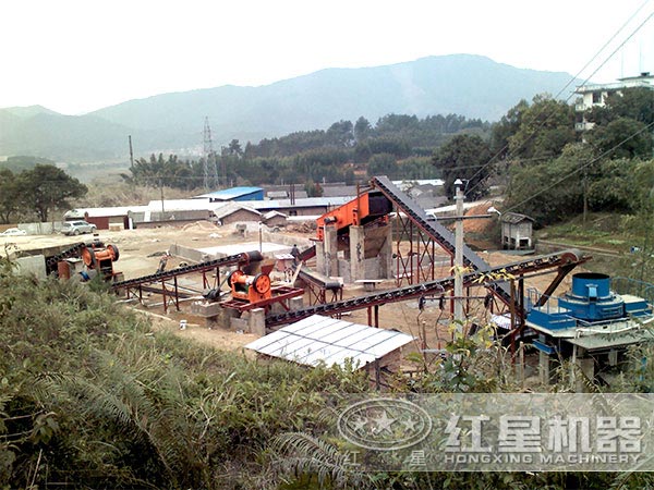 河卵石制砂機(jī)現(xiàn)場作業(yè)圖