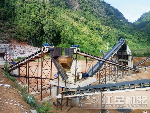 PF-1007A反擊式破碎機(jī)現(xiàn)場(chǎng)作業(yè)
