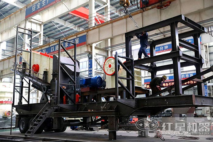 車載式石子磕碎機(jī)搭載配置柴油機(jī)，發(fā)電機(jī)