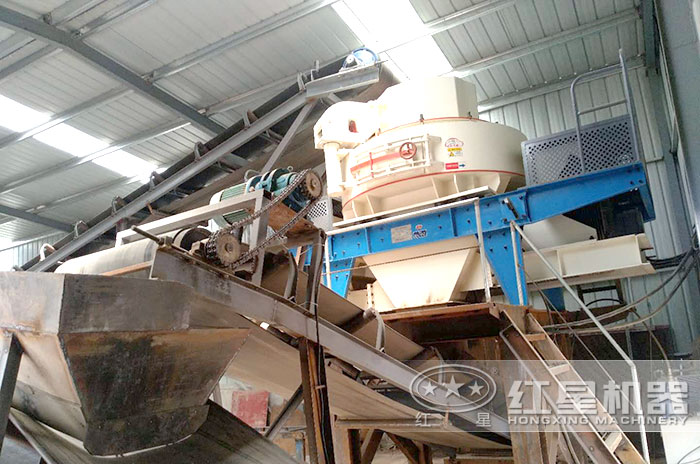 固定大型碎砂機室內作業(yè)