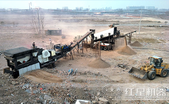 輪胎式建筑垃圾移動破碎現(xiàn)場，可隨時轉(zhuǎn)場