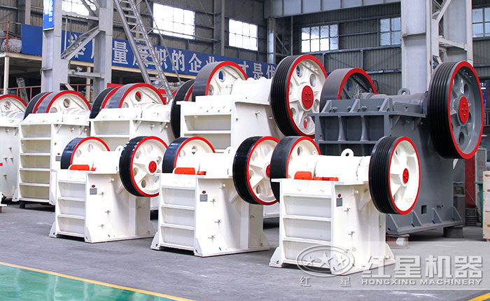各種型號(hào)顎破機(jī)，顎破生產(chǎn)車間